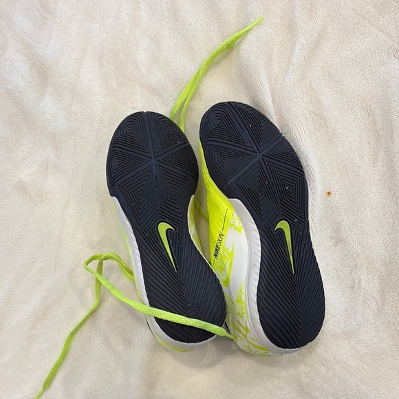 Nike phantom Yellow athletic shoes Vibrant Modern Design - Picture 3 of 5